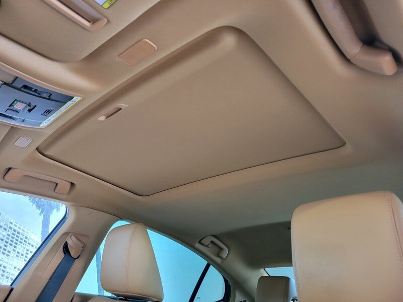 2025 Lexus ES 350 - Photo 13