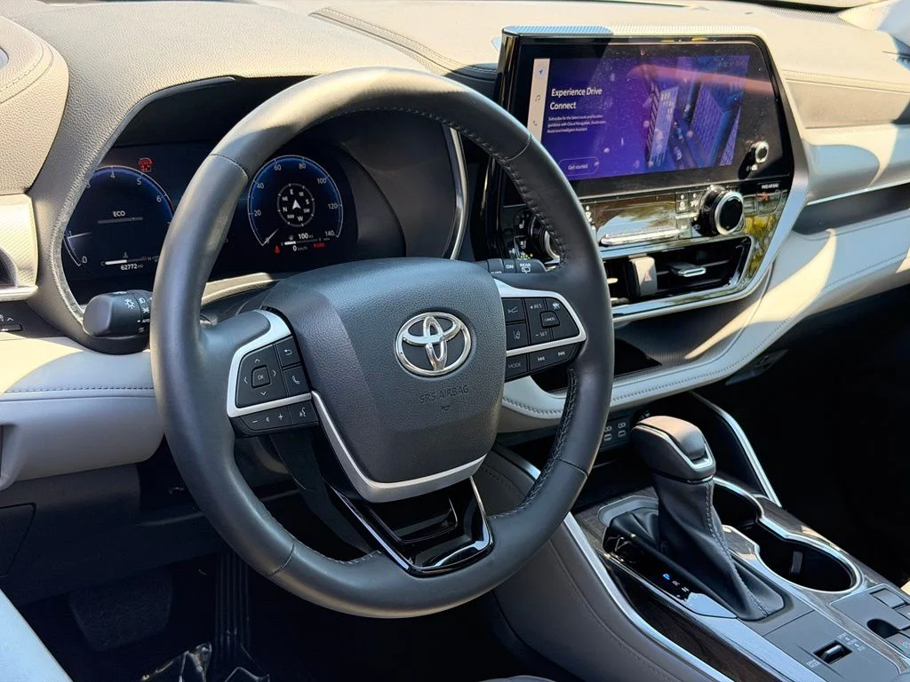 Used 2023 Silver Toyota Platinum image 23