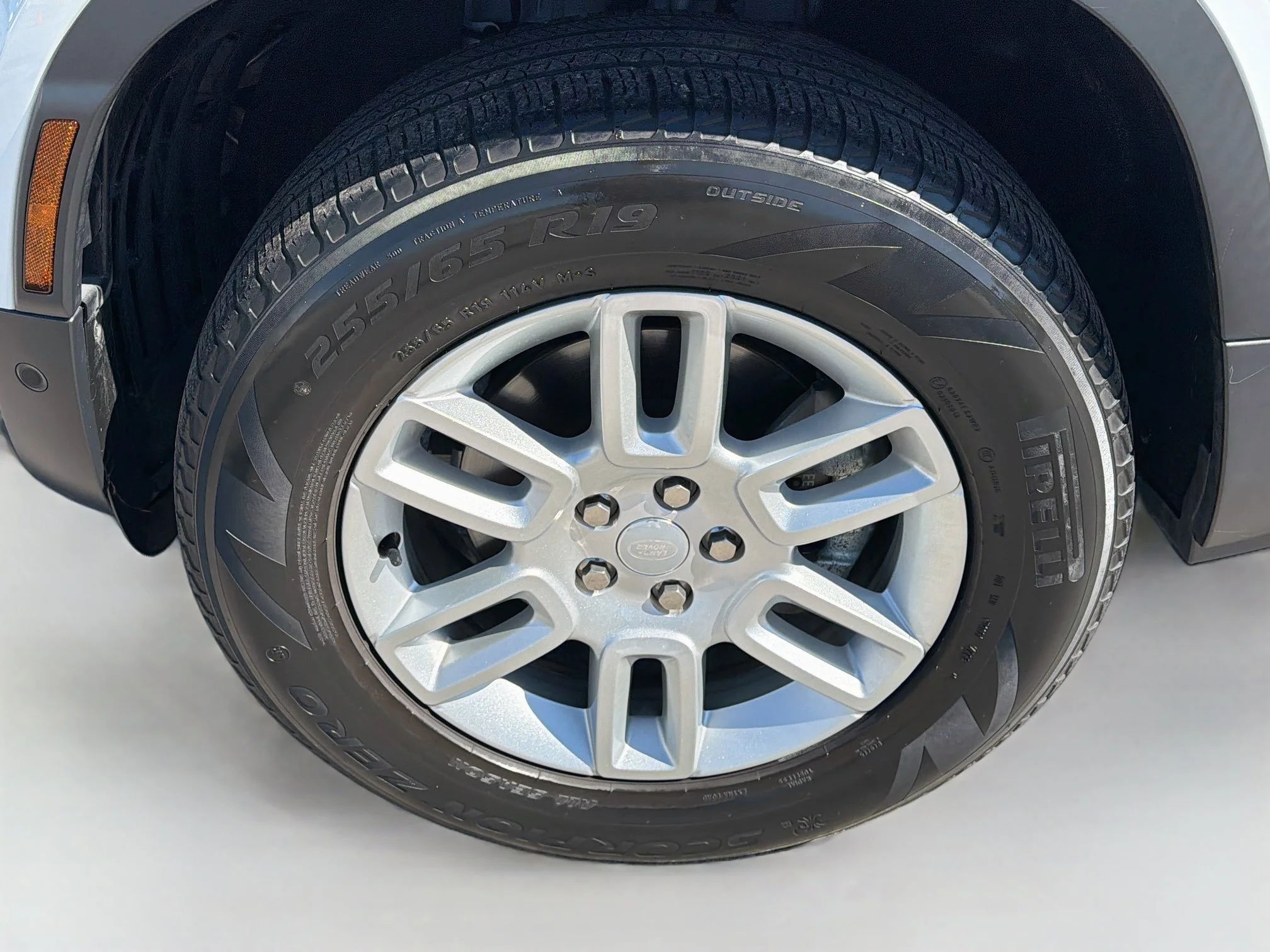 Certified Used 2024 Fuji White Land Rover S image 39