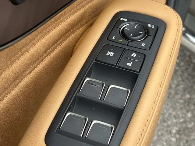 2023 Lexus LS Base - Photo 29