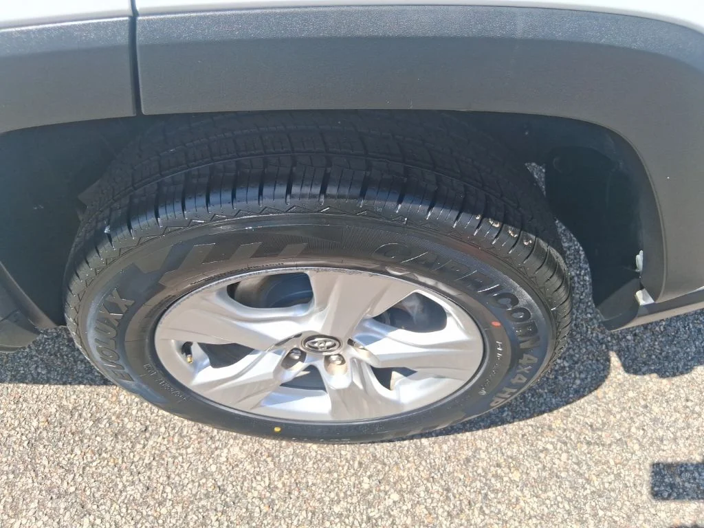 Used 2020 White Toyota XLE image 7