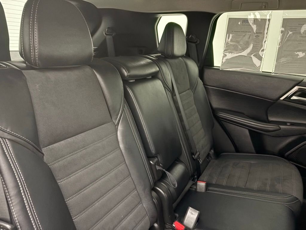 Used 2025 Gray Mitsubishi SE image 32