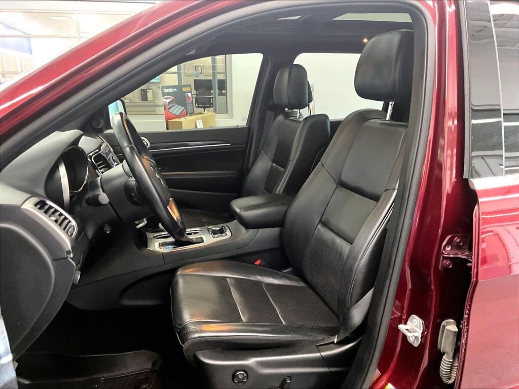 Used 2020 Velvet Red Pearlcoat Jeep Limited image 10