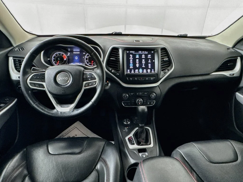 Used 2018 White Jeep Trailhawk image 26