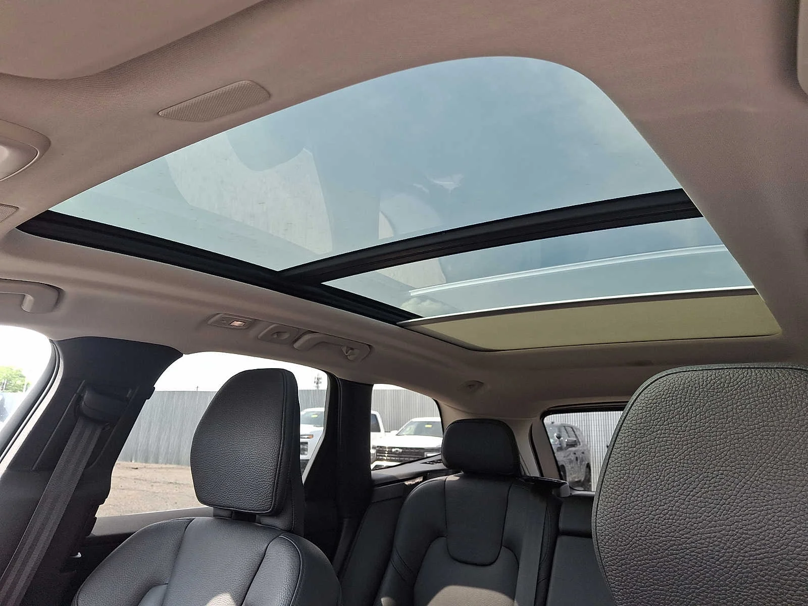 2023 Volvo XC60 Plus - Photo 14