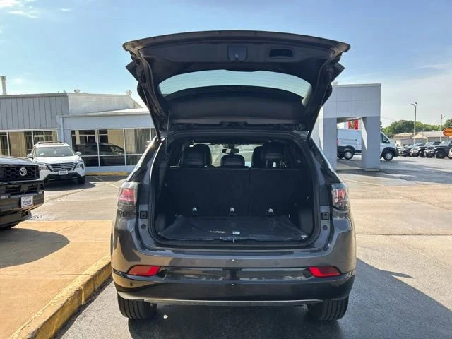 Used 2024 None Jeep Limited image 10