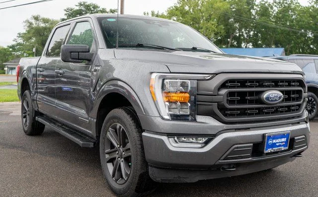Used 2023 Gray Ford XLT image 4