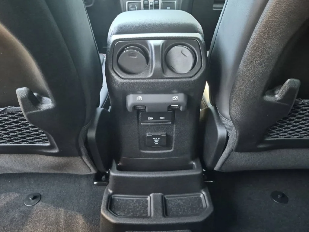New 2027 White/off-white Jeep Rubicon X image 36