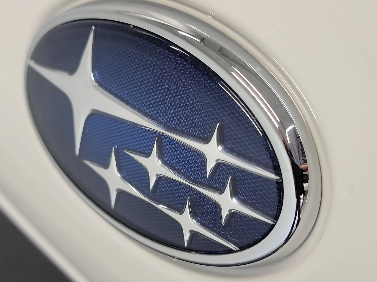 Used 2023 Crystal White Pearl Subaru Limited image 32