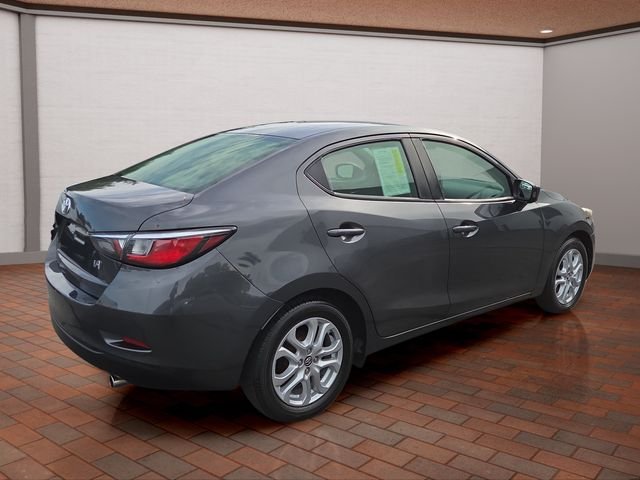 Used 2017 Graphite Toyota Base image 3