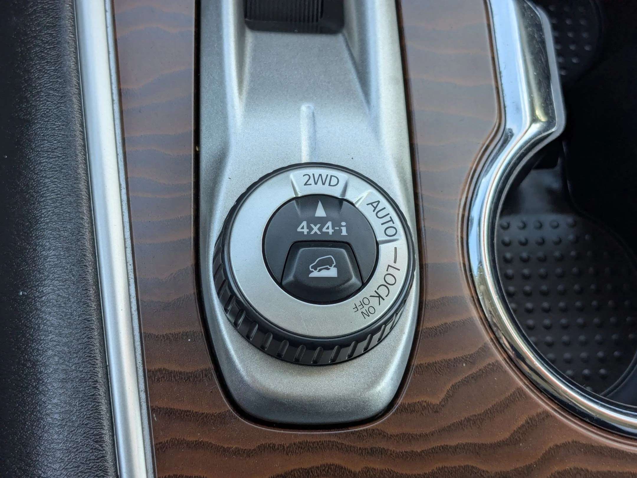 Used 2017 Cayenne Red Metallic Nissan Platinum image 24