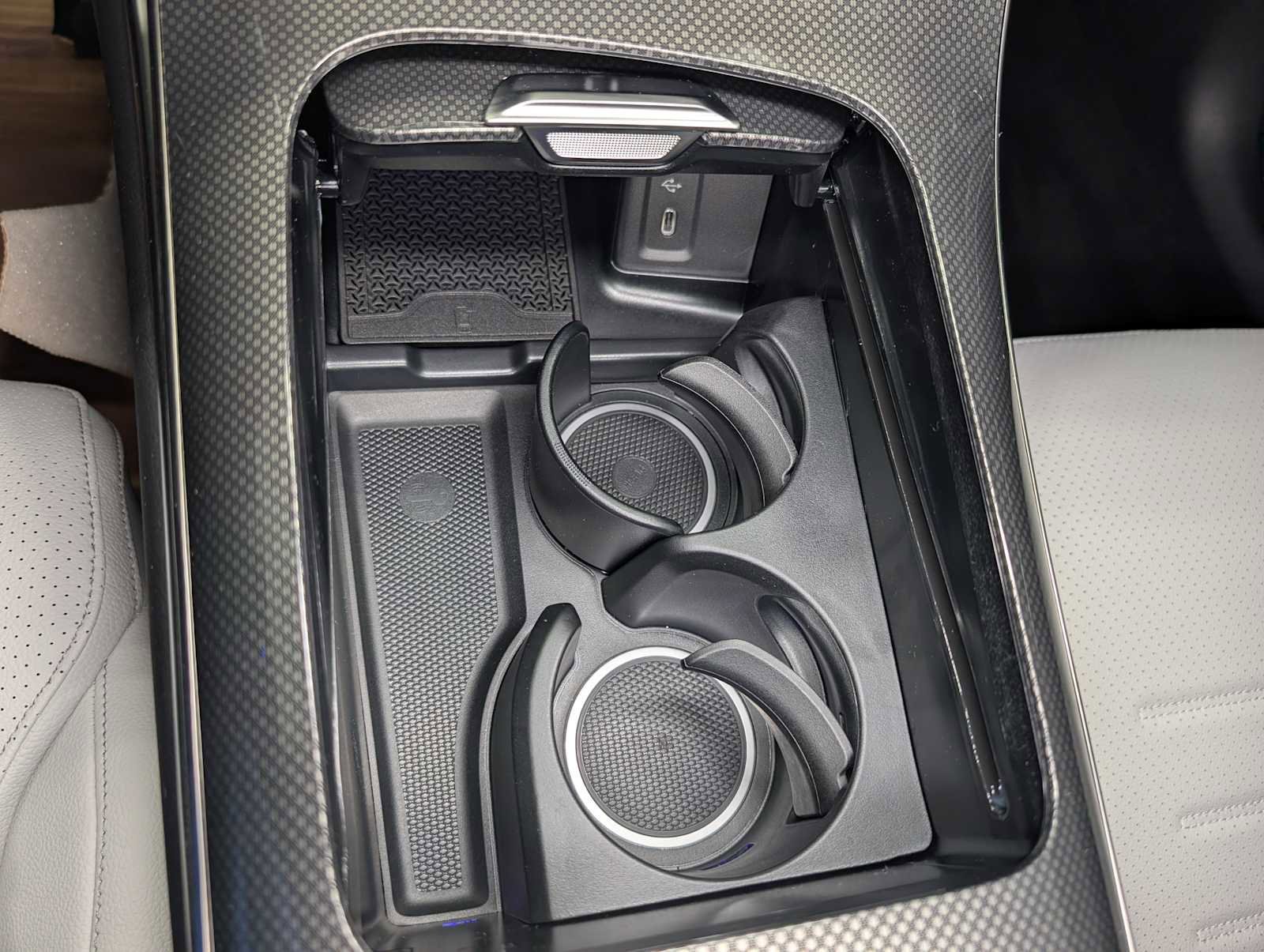 New 2026 Graphite Grey Metallic Mercedes-Benz GLC 300 image 25