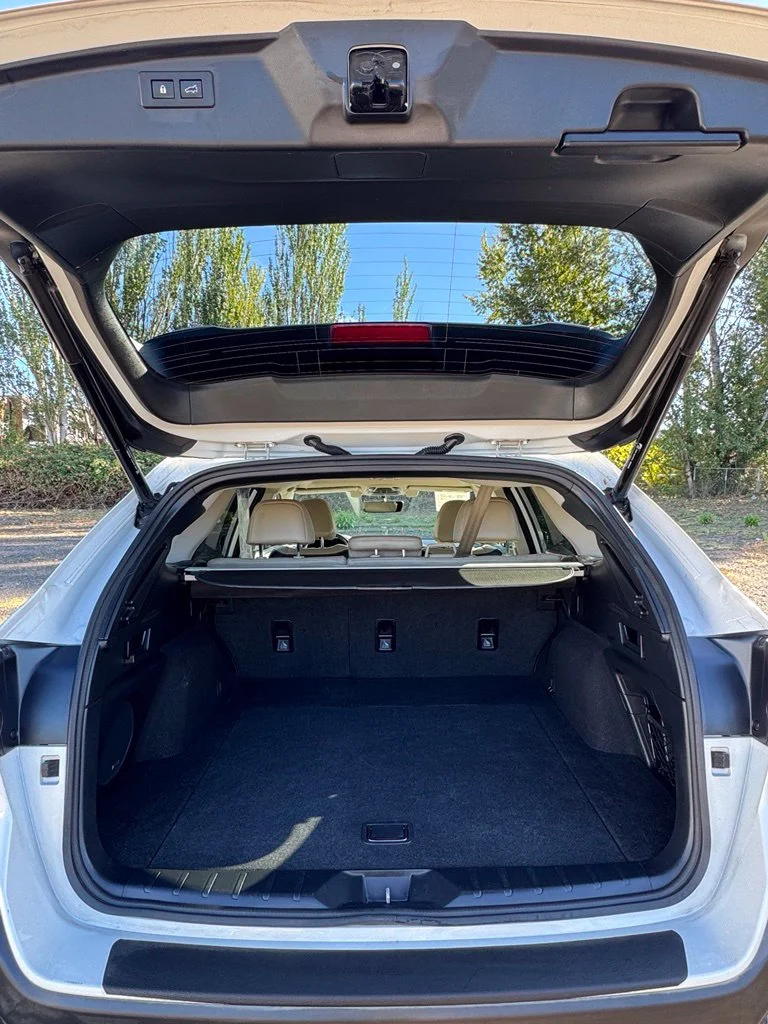 Used 2021 Crystal White Pearl Subaru Limited image 9