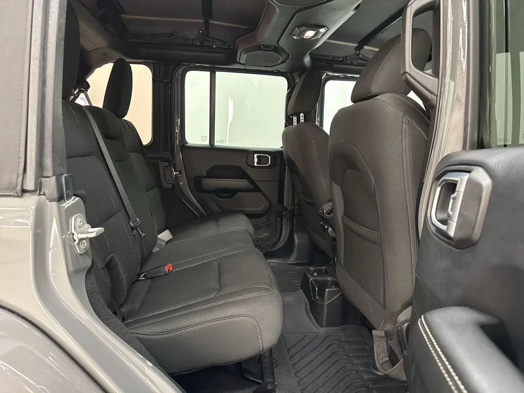Used 2018 Gray Clearcoat Jeep Unlimited Sahara image 16