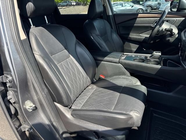 Used 2023 Gray Nissan Platinum image 27