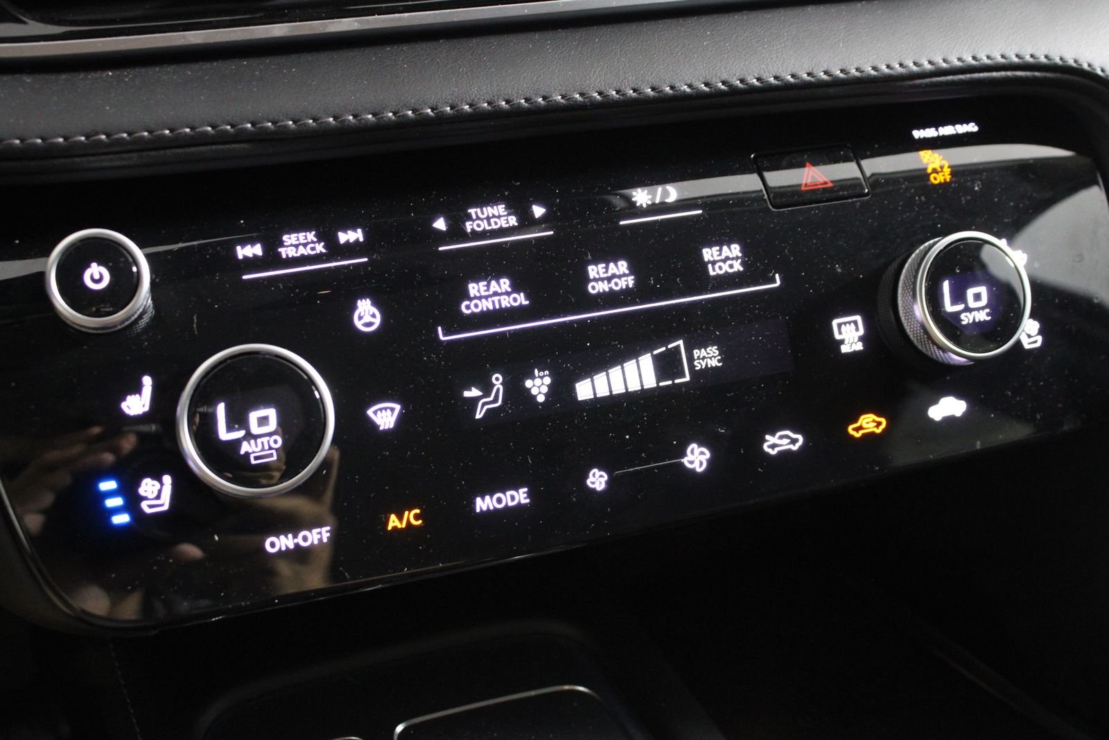 Used 2025 Black INFINITI Sensory image 33