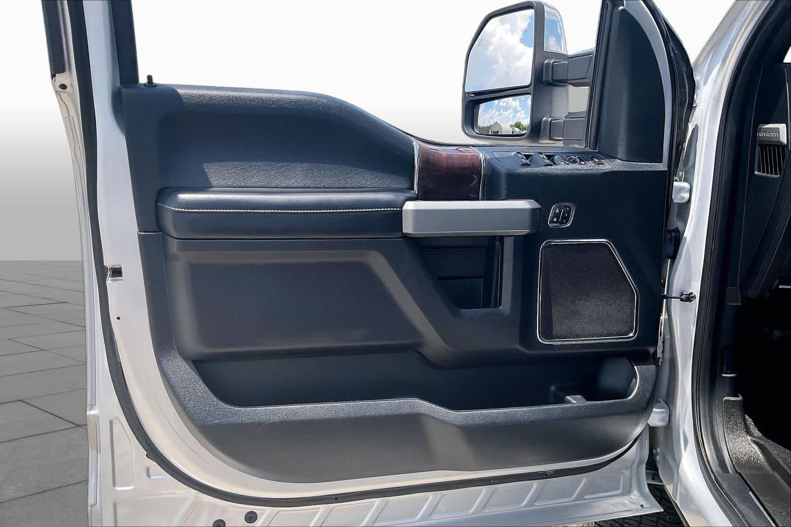Used 2017 Ingot Silver Ford Platinum image 21