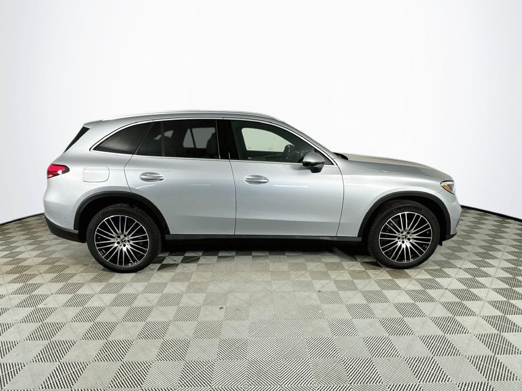 New 2027 Cirrus Silver Metallic Mercedes-Benz GLC 300 image 42