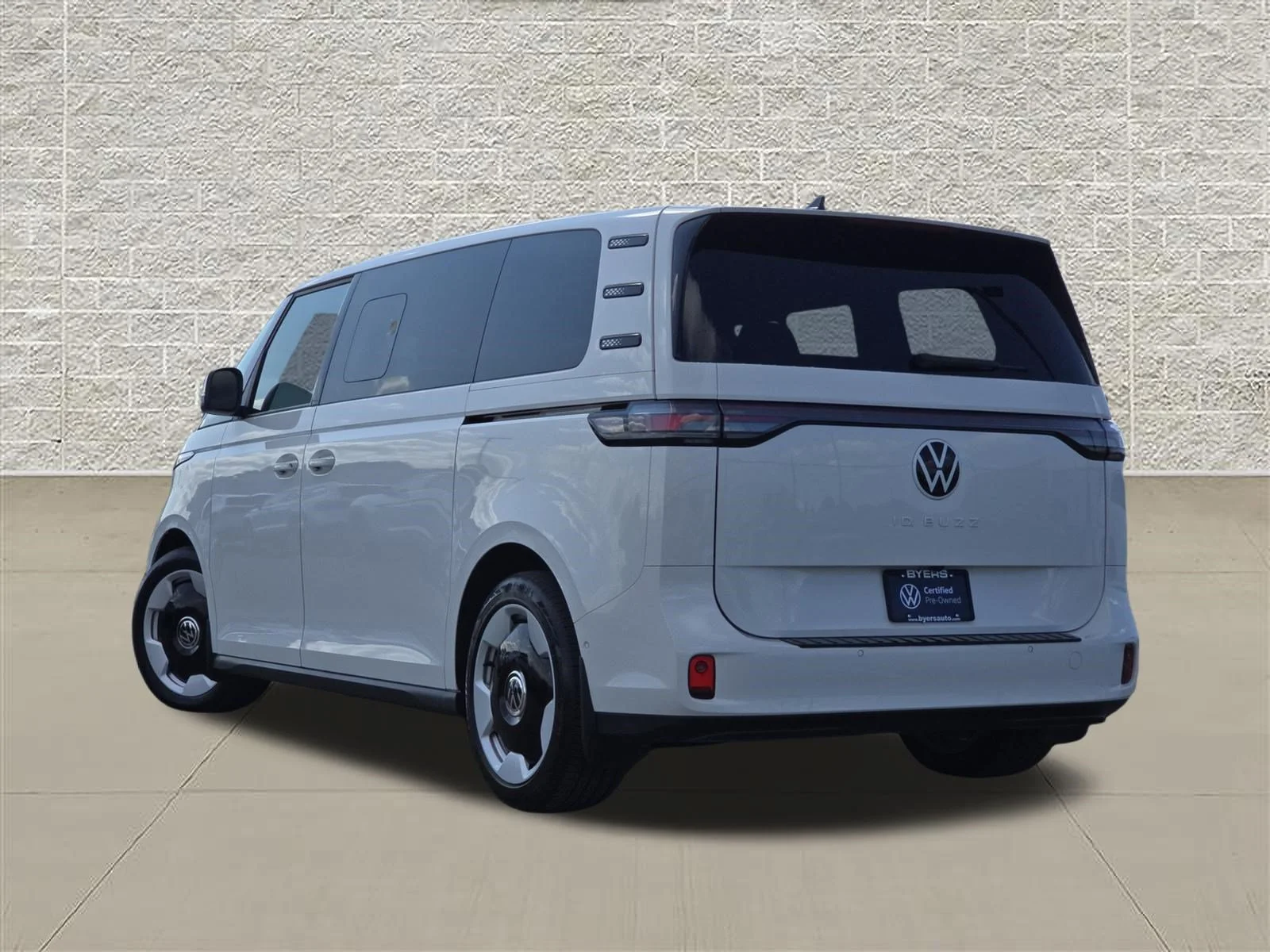 Certified Used 2025 Candy White Volkswagen Pro S image 5