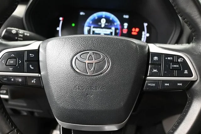 Used 2024  Toyota XLE image 18