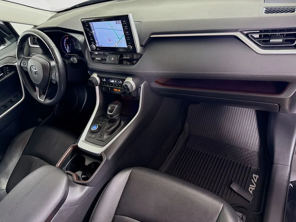 Used 2019 Midnight Black Metallic Toyota Limited image 31