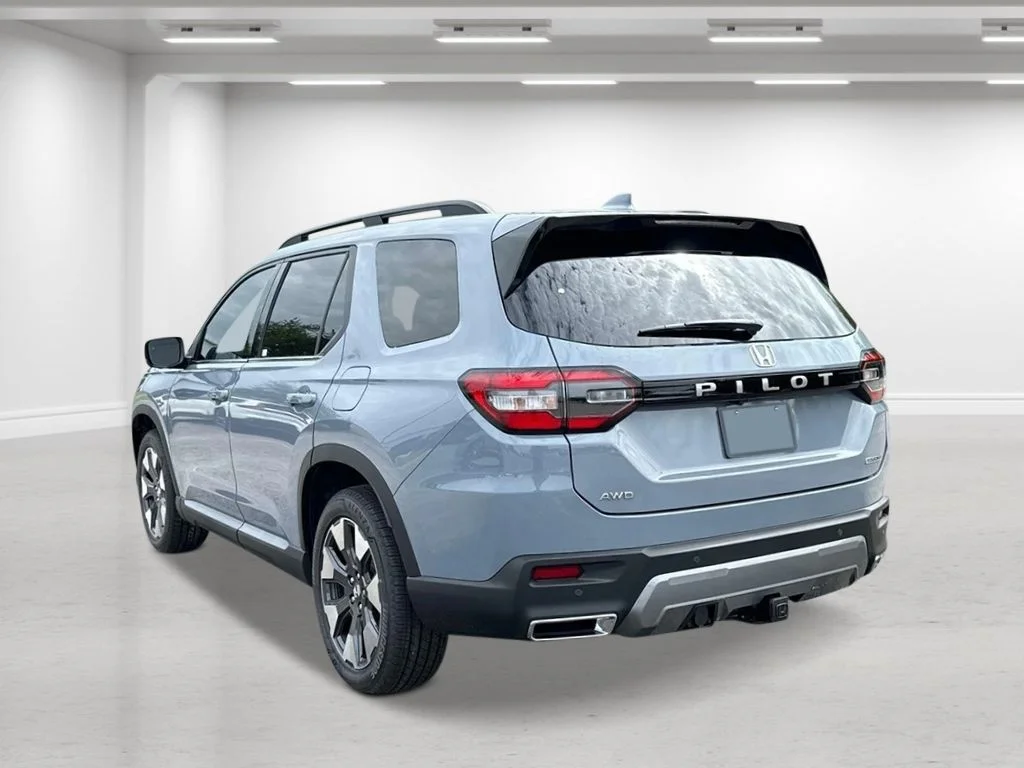New 2026 Sonic Gray Pearl Honda Touring image 3