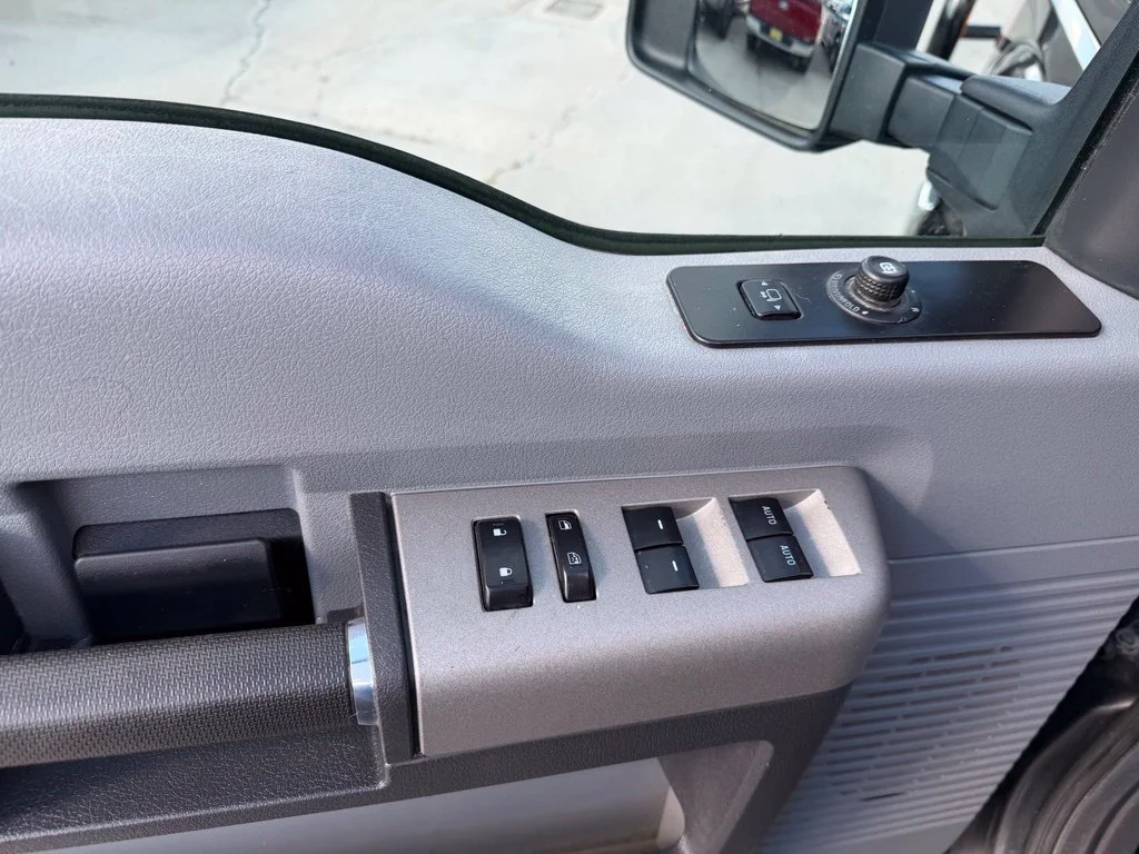 Used 2016 Gray Ford XLT image 10