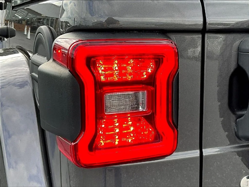 Used 2019 Gray Jeep Unlimited Sahara image 27