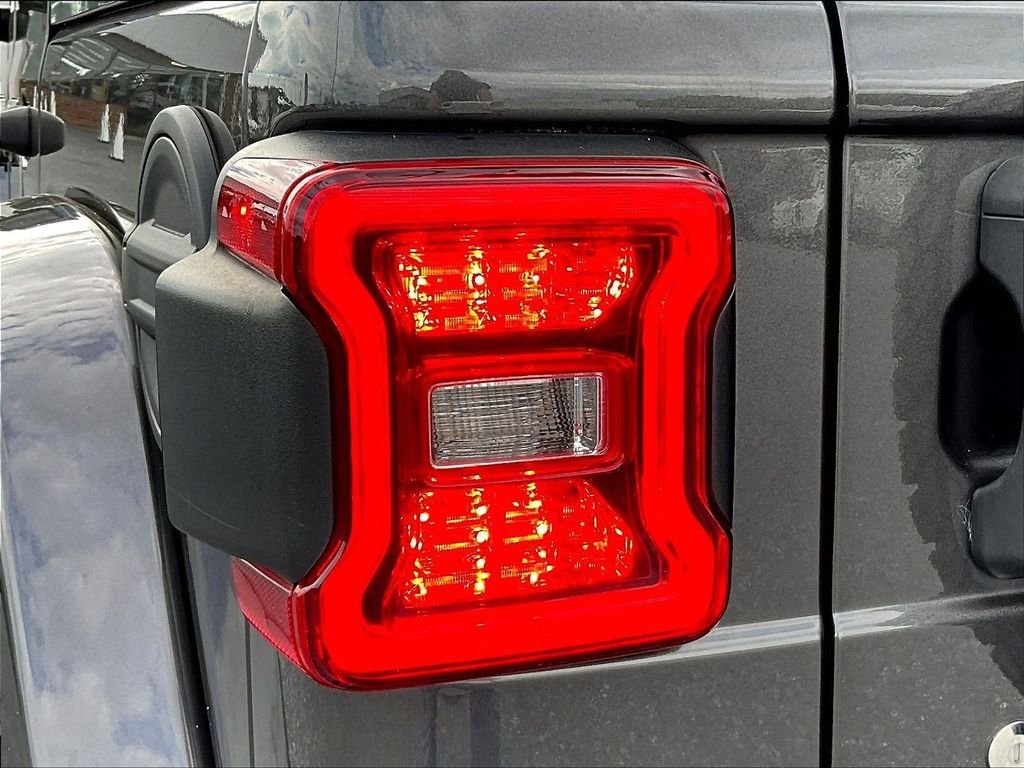 Used 2019 Gray Jeep Unlimited Sahara image 27