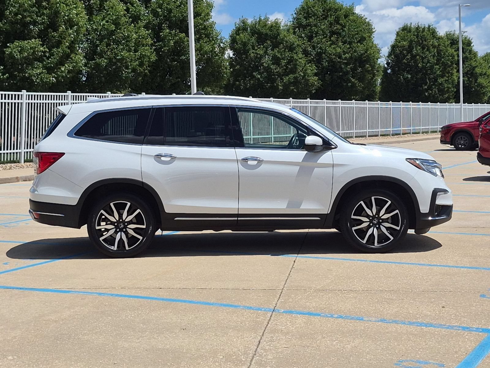 Used 2022 White Honda Touring 7-Passenger image 5