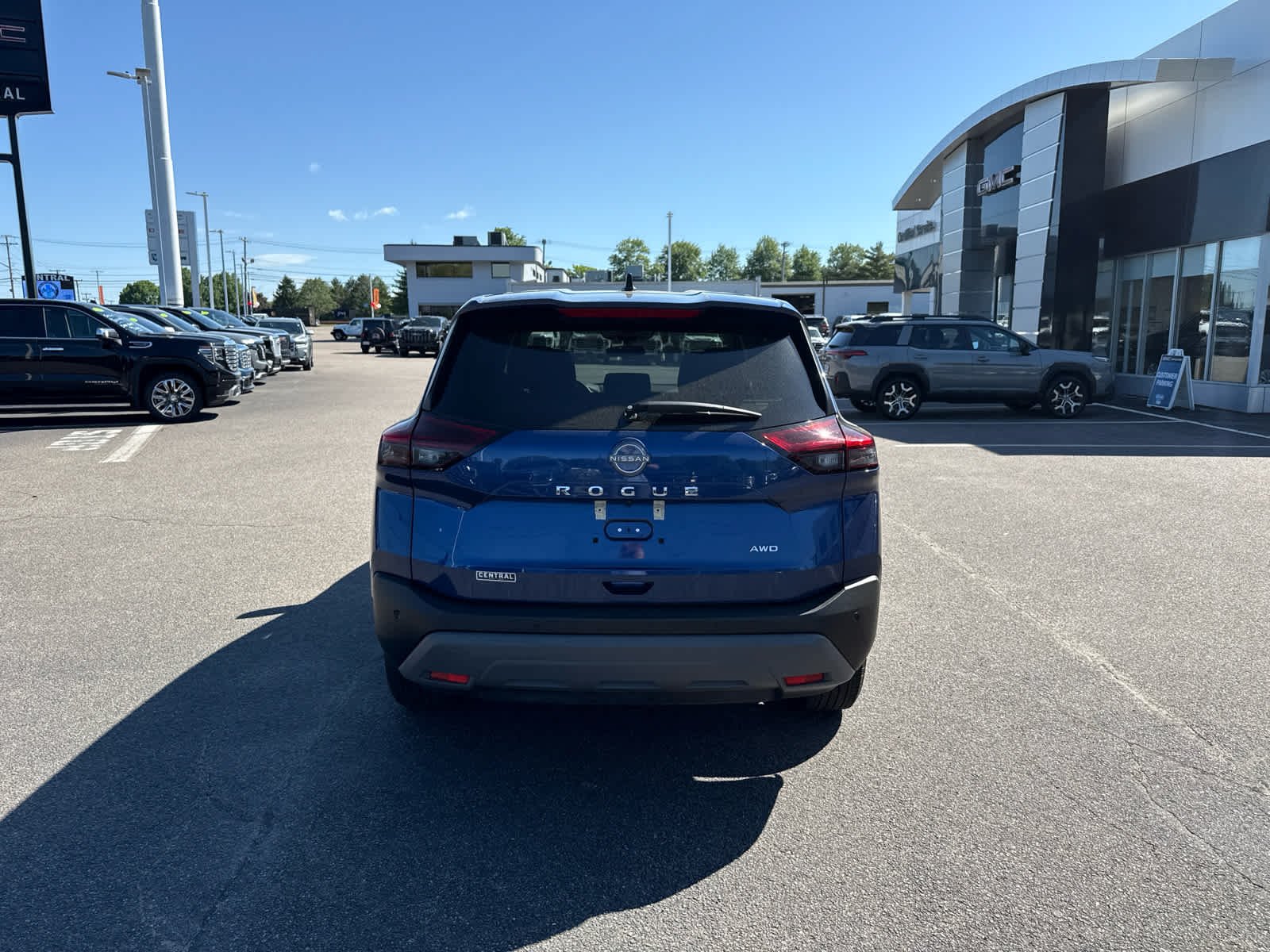 Used 2023 Blue Nissan S image 4