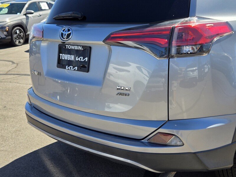 2018 Toyota RAV4 XLE - Photo 5