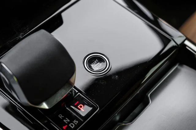 New 2026  Land Rover SE image 30