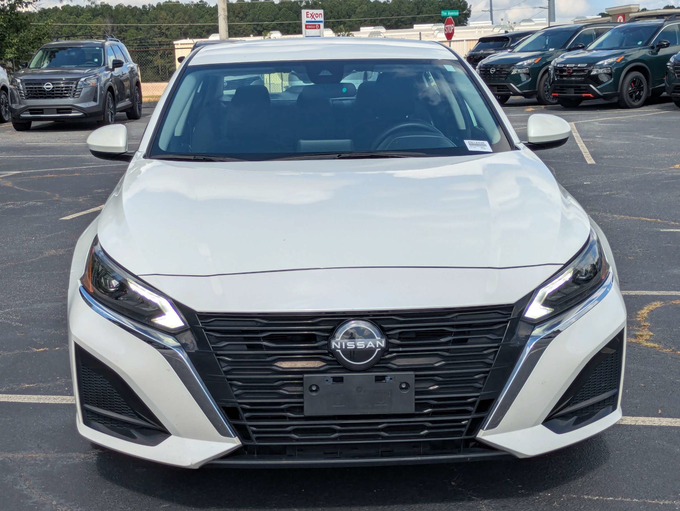 Used 2023 White Nissan 2.5 SV image 8