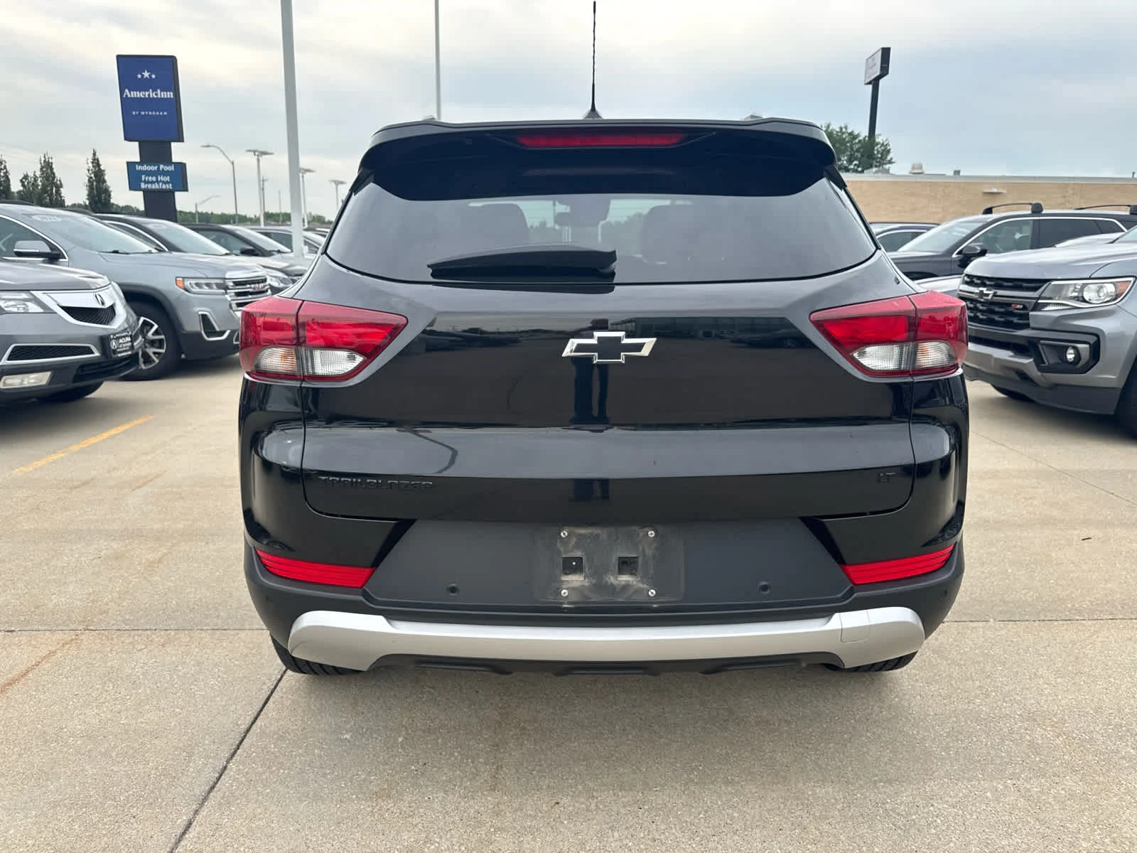 Used 2021 Mosaic Black Metallic Chevrolet LT image 4