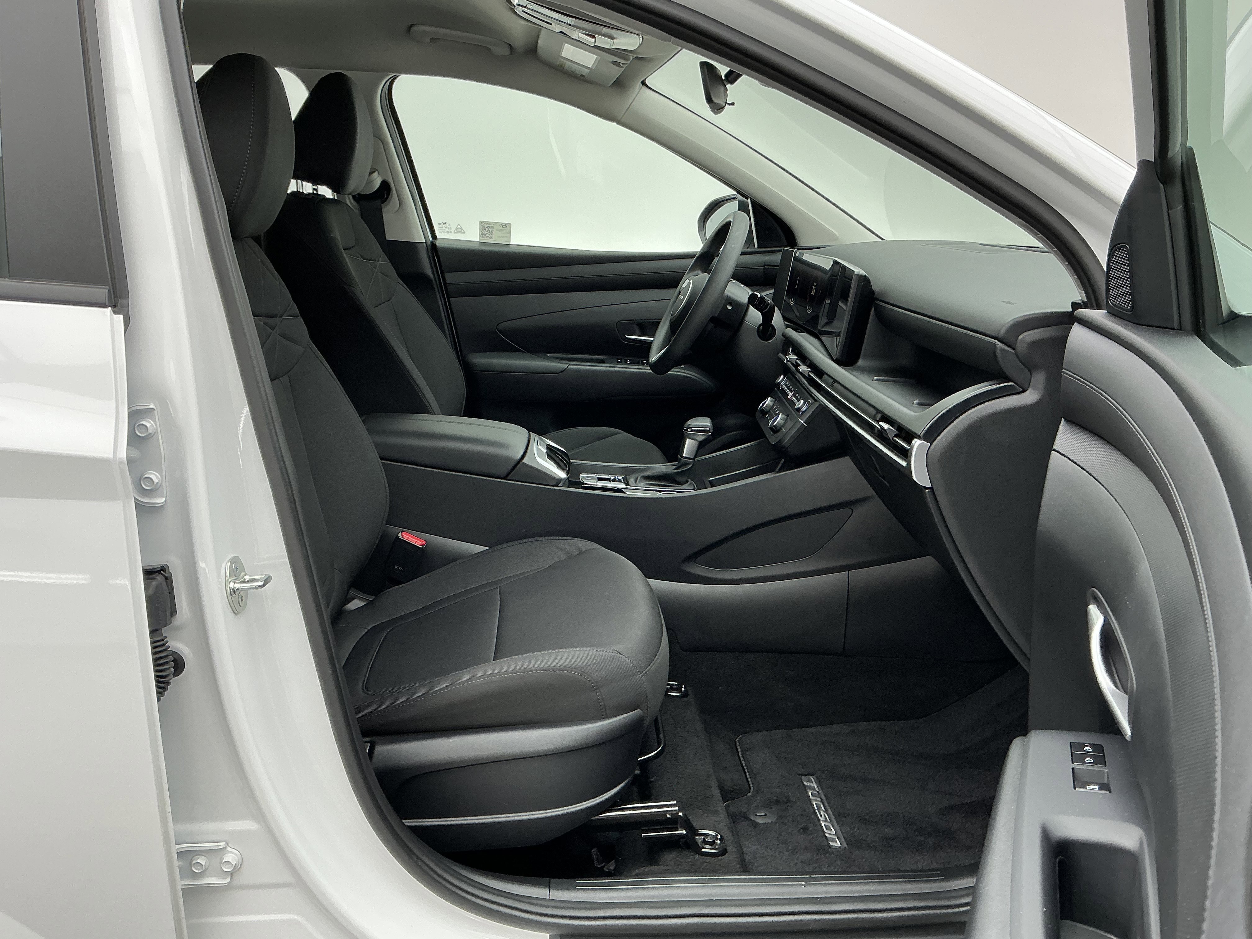 Certified Used 2025 Serenity White Pearl Hyundai SE image 25