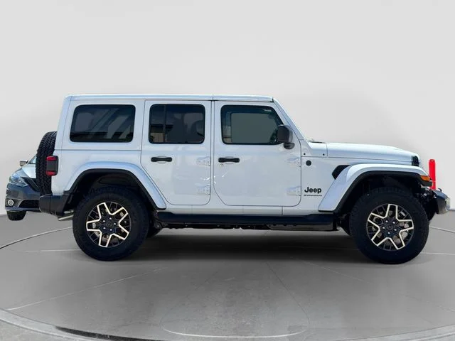 New 2026 Bright White Clear-Coat Exterior Paint Jeep Sahara image 2