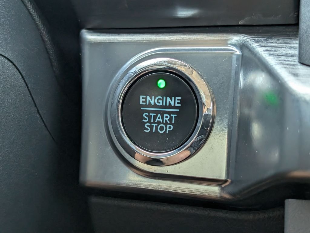 Used 2022 Red Ford Lariat image 31