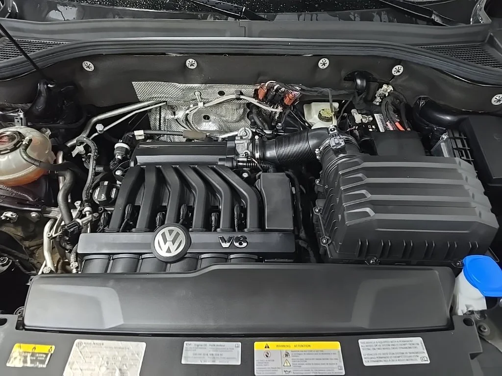 Used 2021  Volkswagen 3.6L V6 SEL Premium image 13
