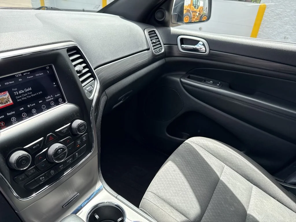 Used 2020 Bright White Clearcoat Jeep Laredo image 25