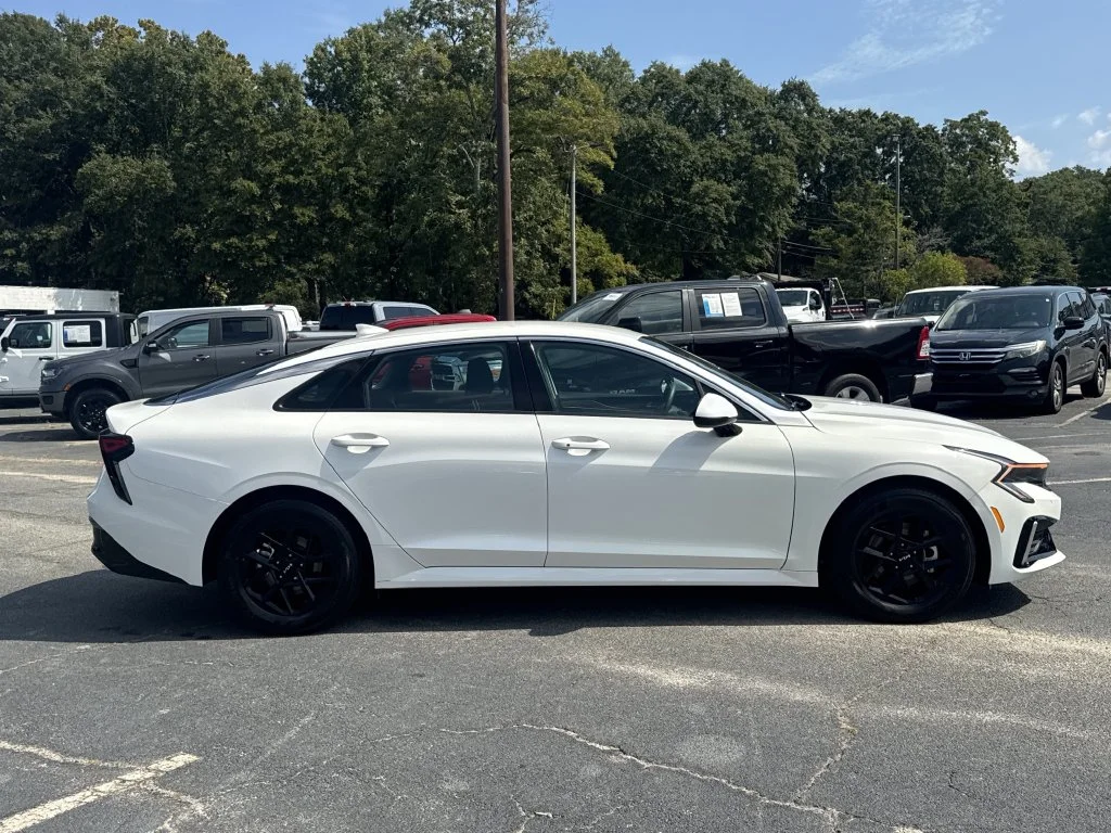 Used 2026 White Kia LXS image 8