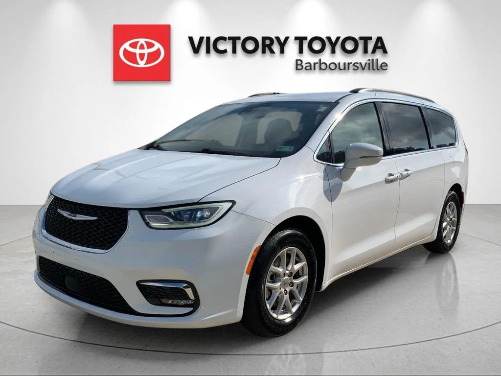 Used 2022 White Chrysler Touring L image 1