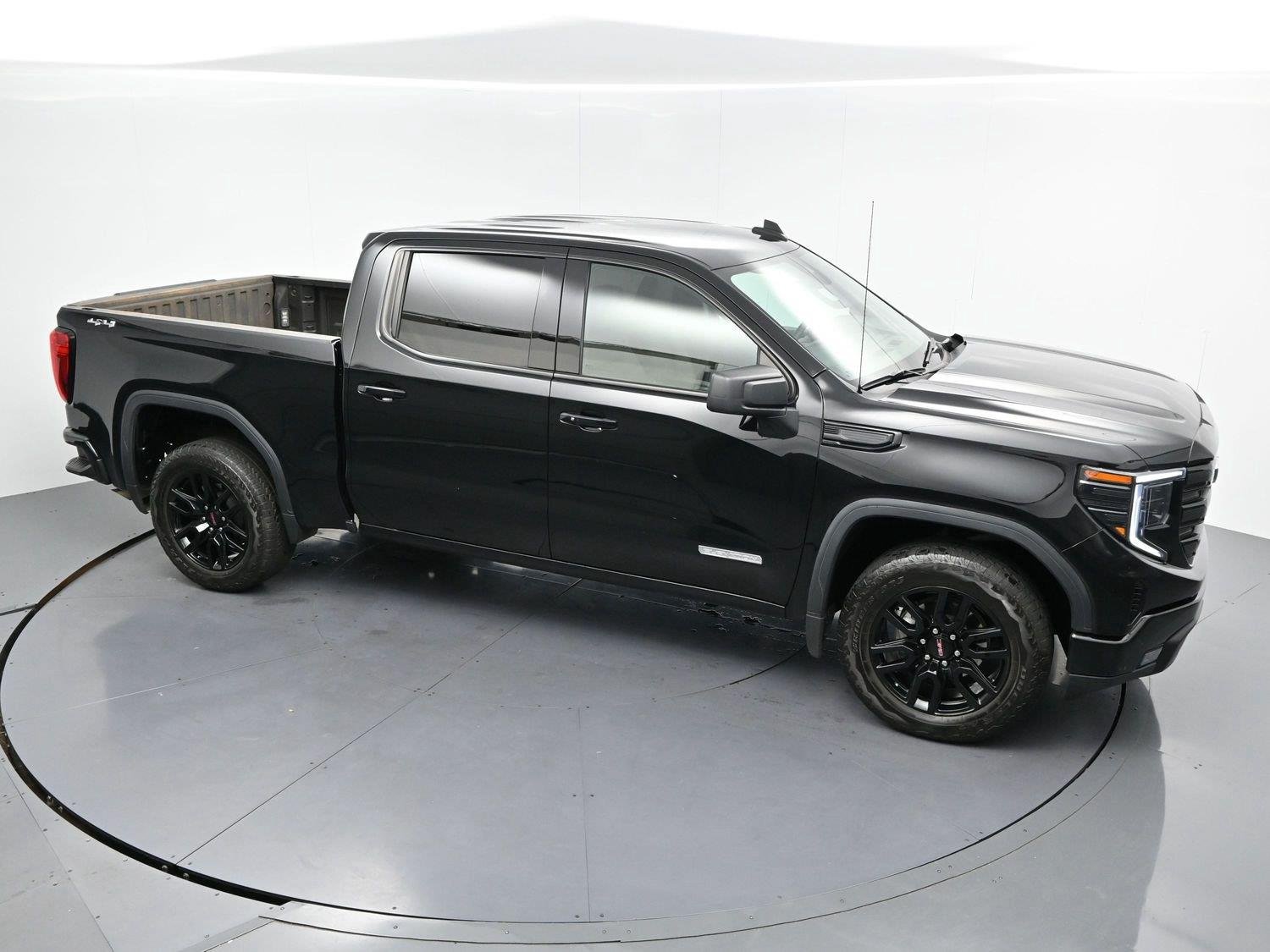 Used 2024 Onyx Black GMC Elevation image 33