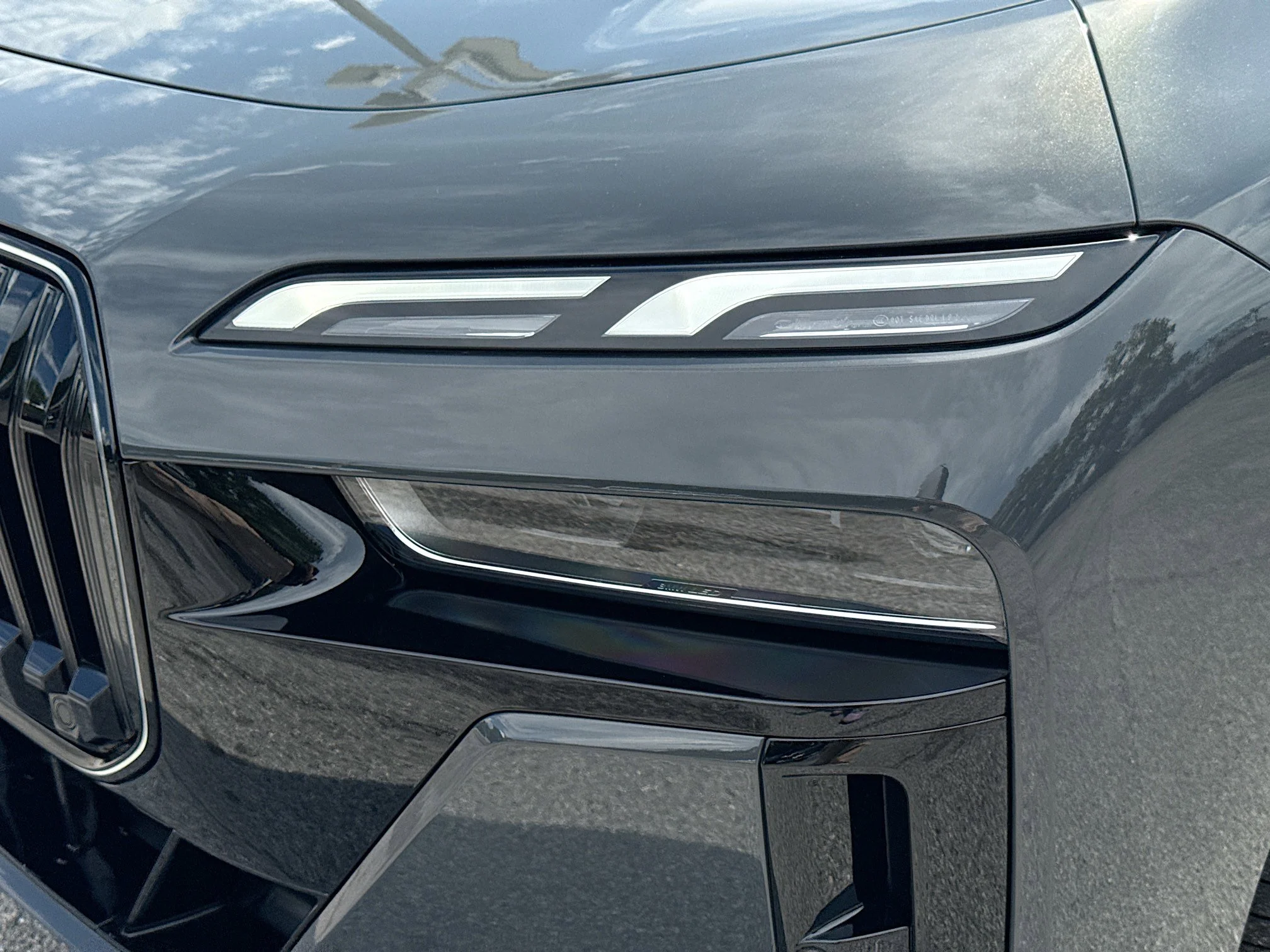 New 2026 Dravit Grey Metallic BMW 750e xDrive image 9