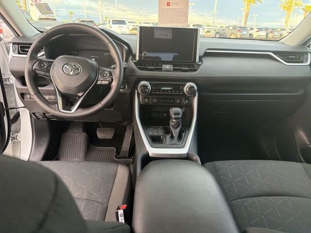 2025 Toyota RAV4 XLE - Photo 14