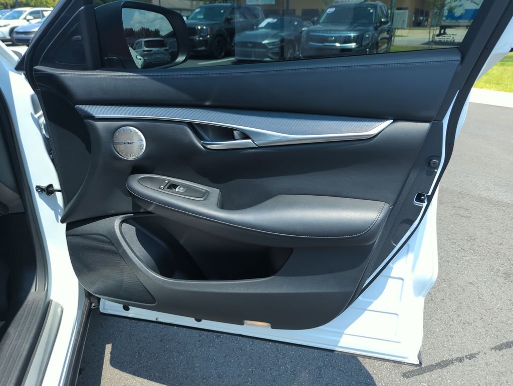 Used 2025 White INFINITI SPORT image 34