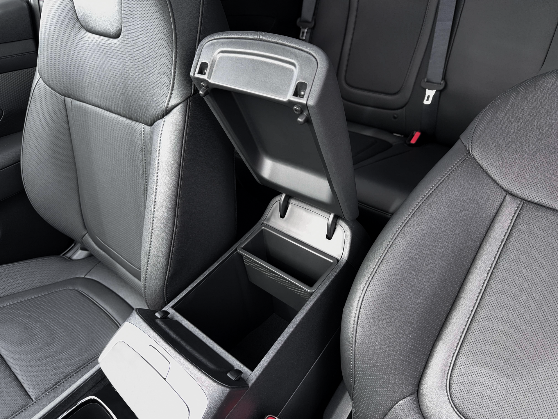 New 2027 White Hyundai SEL Activity AWD image 18