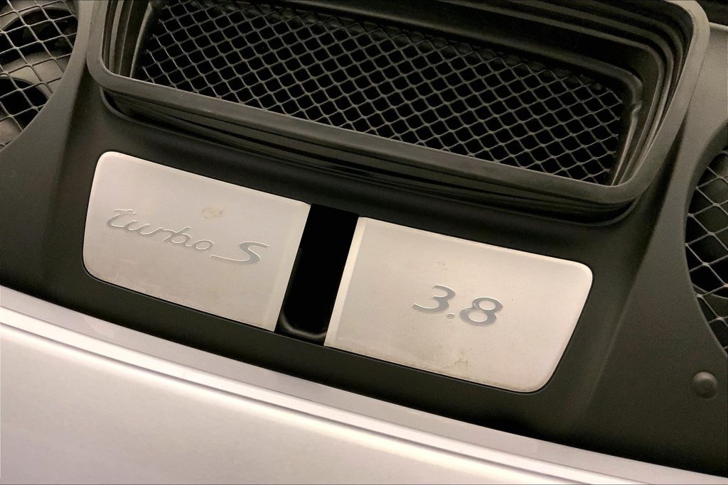 Used 2014 Rhodium Silver Metallic Porsche Turbo image 30