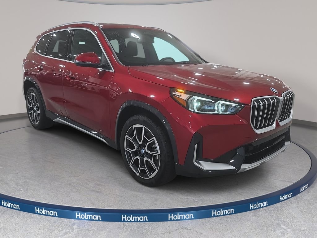 Used 2026 Vegas Red Metallic BMW xDrive28i image 4