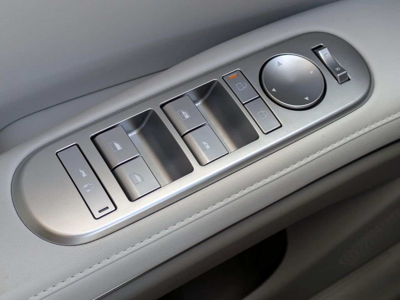 New 2027 Creamy White Pearl Hyundai SE FWD image 18